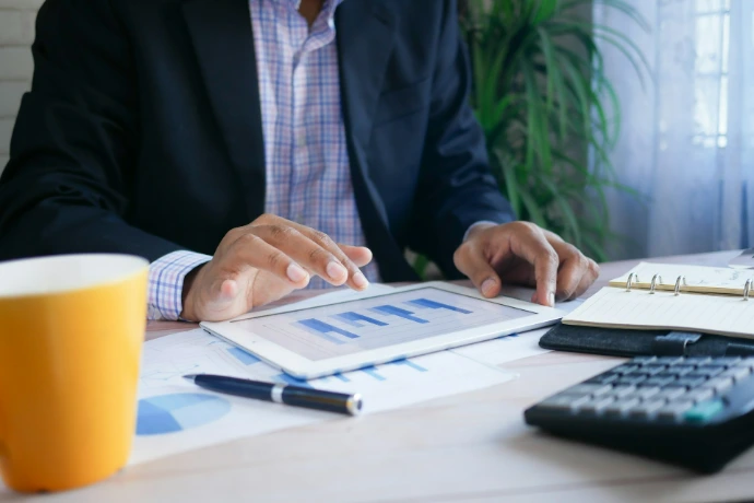 Visual graphic detailing UAE business and financial advisory services, including outsourced CFO services, financial modelling, and transfer pricing support.